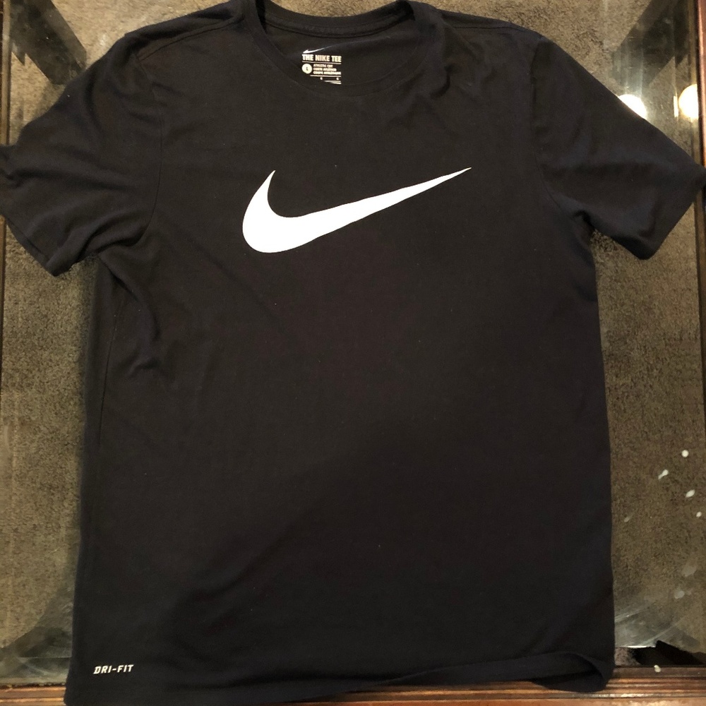 Men's Large Nike Swoosh Dri-Fit T-Shirt